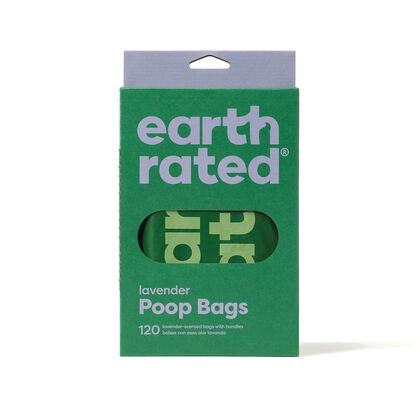 En utvikt gron Earth Rated bajspase dar texten om atervunnen plast syns