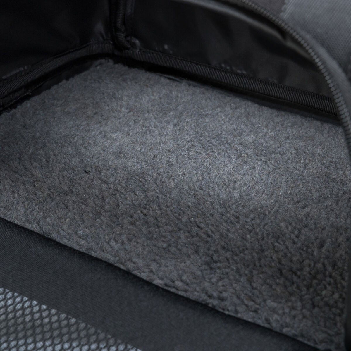 Trixie Plane airline carrier, black