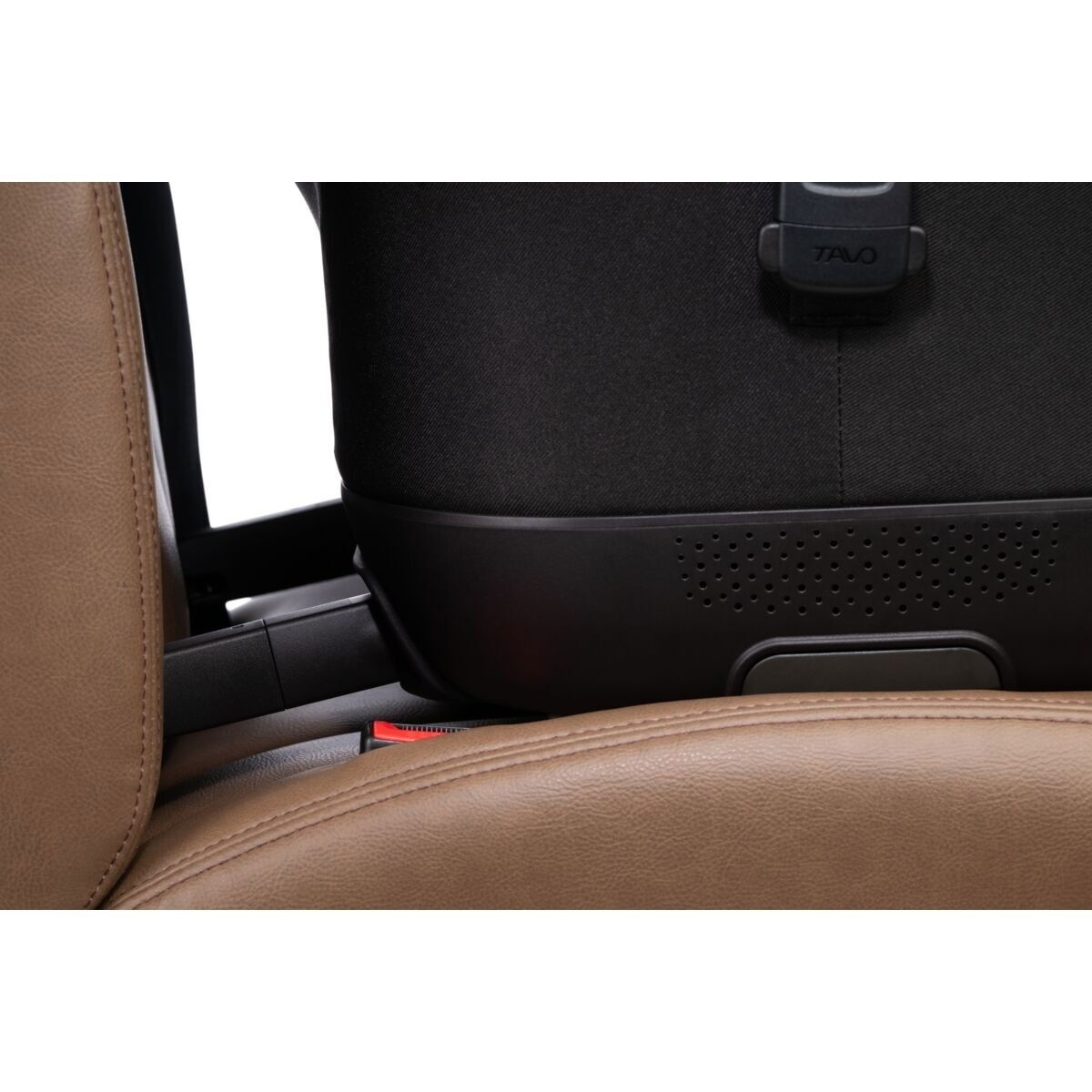 Tavo Maeve ISO5X Wind crash tested pet car seat with integrated ventilation system