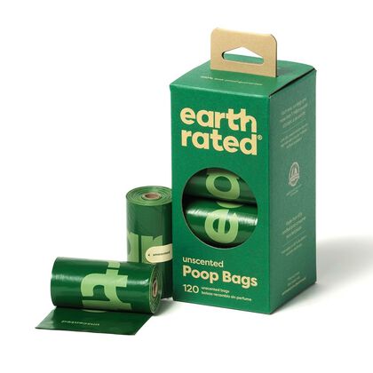 Fyra morkgrona Earth Rated bajspasrullar staplade pa varandra